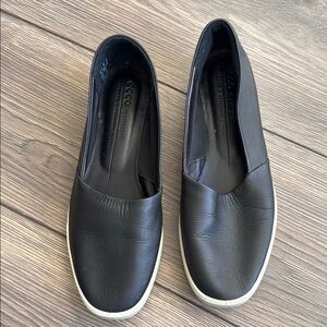 Ecco black leather simpil loafer white rubber sole